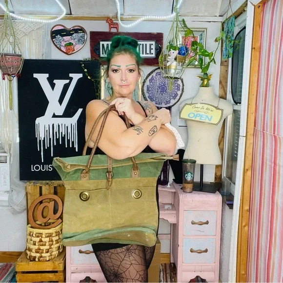 Green and Tan Structured Tote with Gold Hardware - Picture 5 of 16